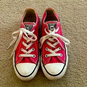 Converse pink shoes. Women’s size 6.